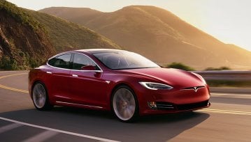 Tesla już niedługo wyśle dane kierowcy w „chmury”...