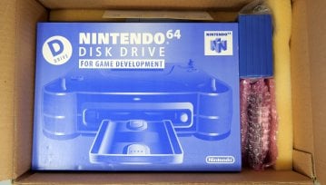Tak wygląda dev kit przystawki do Nintendo 64 pozwalającej odtwarzać gry ze specjalnych dyskietek