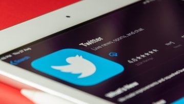 Skandal. Twitter toleruje u siebie... rzeczników Talibów