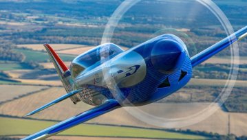 Elektryczny samolot Rolls-Royce bije rekordy, ale czy to coś zmieni?