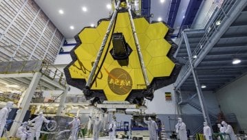 „Upuścili” teleskop Jamesa Webba. Będą testy, czy nie doszło do uszkodzeń
