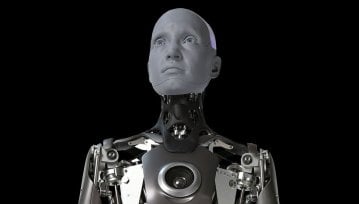 Poznajcie Ameca - robota z przerażająco ludzkimi emocjami na twarzy