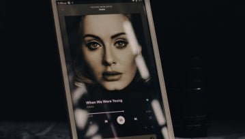 Umiecie odróżnić wodę w kiblu od piosenki Adele? Bo Pixel 6 na przykład nie