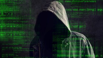 Rosyjska podróba Anonymous grozi światu cyberwojną. Bardziej śmieszy niż straszy