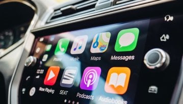 Twój przewodnik po Apple CarPlay: Jak włączyć usługę i korzystać z niej w aucie