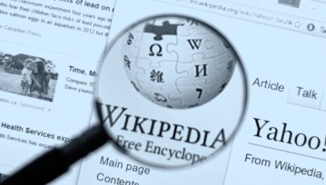 Kto ustala prawdę historyczną w internecie i dlaczego Wikipedia jest stronnicza?
