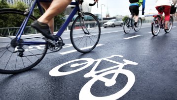 Komoot czy Strava – co wybrać na rower