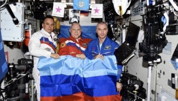 Flagi „Ługandy” i „Donbabwe” na ISS. Rosja rozkręca propagandę w kosmosie