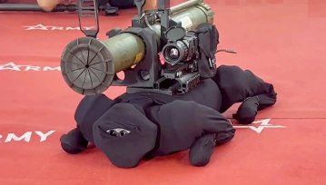 Robo-pies z AliExpress, „pończochy” i stary granatnik. Rosja? Tak, Rosja