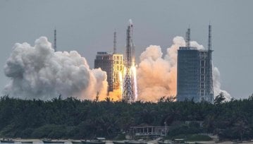 Gdy SLS ma problemy, Chiny ogłaszają sukces testów silnika ich księżycowej rakiety