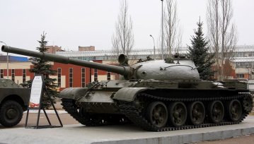 Miał być T-14 Armata, będzie... T-62. Rosyjska armia w drodze po T-34