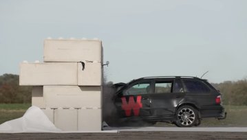 Jak wygląda zderzenie BMW ze ścianą przy 150 km/h? Oni to sprawdzili