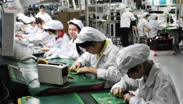 Pracownicy fabryk Apple walczą o godne warunki. Policja ucieka się do przemocy