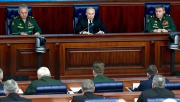 Putin i Szojgu snują wizję potężnej armii, a Prigożyn kupuje sprzęt od Kima