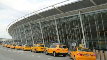 Narzekacie na polskich taksówkarzy, zobaczcie co się działo przed lotniskiem JFK w Nowym Jorku