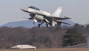 Nowa wersja F-16 wzbija się w powietrze, a F-35 wciąż „gniją” w fabryce