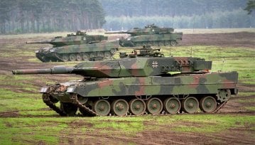 Niemcy zafundowali Ukrainie i NATO prawdziwy „Dzień Świstaka” z Leopardami 2