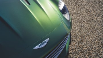 Brytyjska elegancja i elektryczny luksus. Aston Martin łączy siły z wiodącą firmą EV
