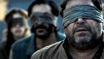 Netflix szykuje spin-off horroru z Sandrą Bullock. Zobaczcie "Nie otwieraj oczu: Barcelona"