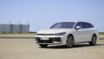 Nowy Volkswagen Passat B9 (2024): przestronność i jakość wnętrza. Silniki i zasięg