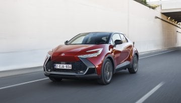 Toyota C-HR 2024: 3,1 l/100 km, nowoczesne systemy bezpieczeństwa i wsparcia kierowcy
