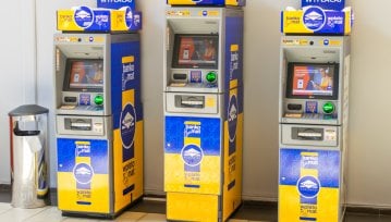 Klienci wściekli na bankomaty Euronet. Tracą pieniądze, a firma dobrze się bawi