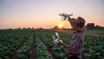 Rewolucja z powietrza – do czego rolnicy wykorzystują drony?