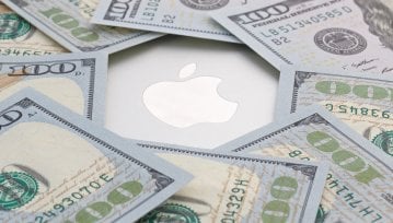 Zarobki szefa Apple spadają. Ile kasy przygarnął w 2023 roku?