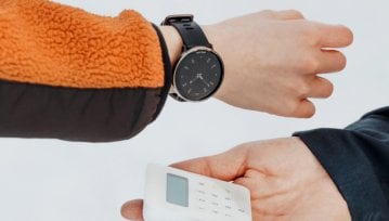 Korzystasz z zegarka bez płatności zbliżeniowych? Zmień to, wystarczy nowy pasek