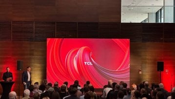 Telewizory XL i matowe ekrany w smartfonach. Nowości od TCL