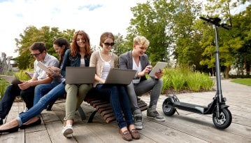 Powrót do nauki na hulajnodze – najlepsze pojazdy dla uczniów i studentów