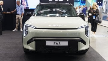 Kia EV3 – miejski crossover z dużym zasięgiem i przestronnym wnętrzem. Polskie ceny