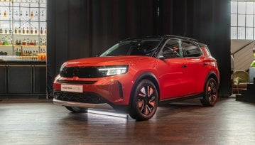 2025 Opel Frontera: jako hybryda lub elektryk. Przestronność i jakość wnętrza. Ceny