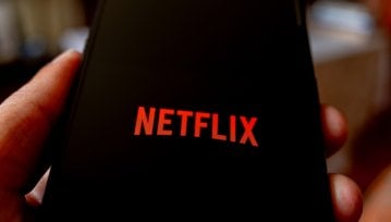 Polacy znowu nabijani w butelkę. Zagrożeni klienci Netfliksa