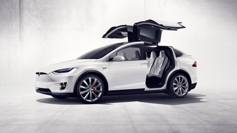 Tesla prezentuje Model X, Musk mówi o zasięgu 1000 km na jednym ładowaniu