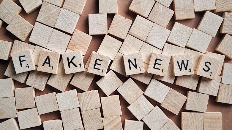 Facebook oznaczy strony rozpowszechniające fake newsy. I dobrze