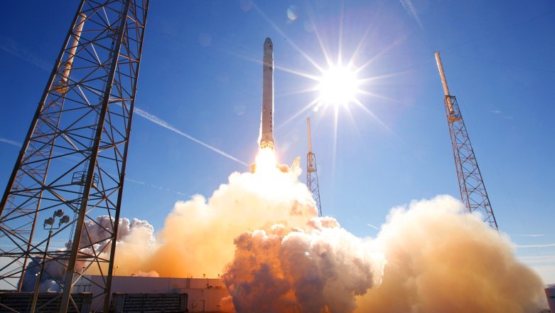 SpaceX idzie za ciosem: na orbitę dostarczy własne satelity telekomunikacyjne i... zegar atomowy
