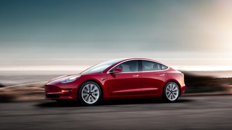 Tesla zarobiła ponad 300 mln USD, akcje wystrzeliły, a będzie jeszcze lepiej