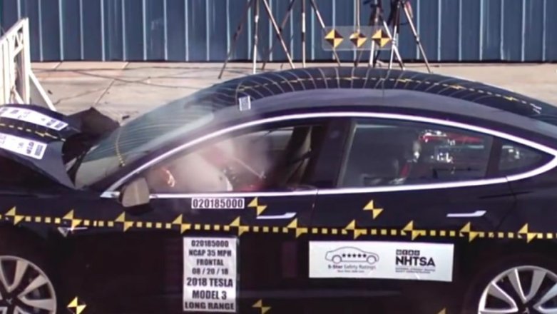 Zobacz jak NHTSA testowała wytrzymałość Tesli Model 3 [wideo]