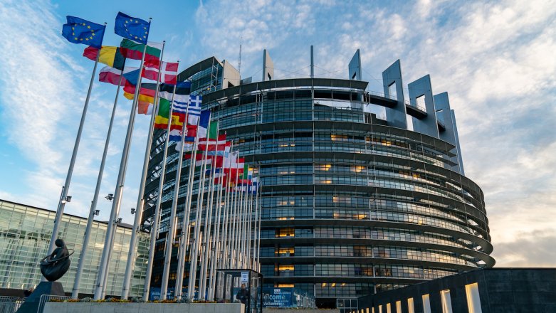 Parlament Europejski ukatrupi śledzące nas reklamy. Facebook i Google drżą