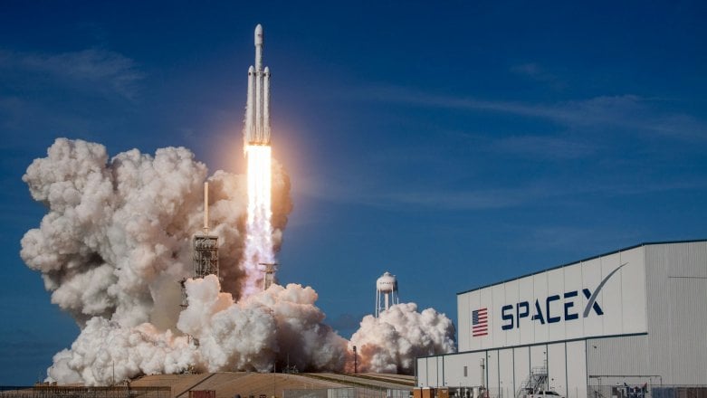Ostatni test SpaceX ośmielił Muska. Chce przekroczyć granice Układu Słonecznego - i to całkiem szybko